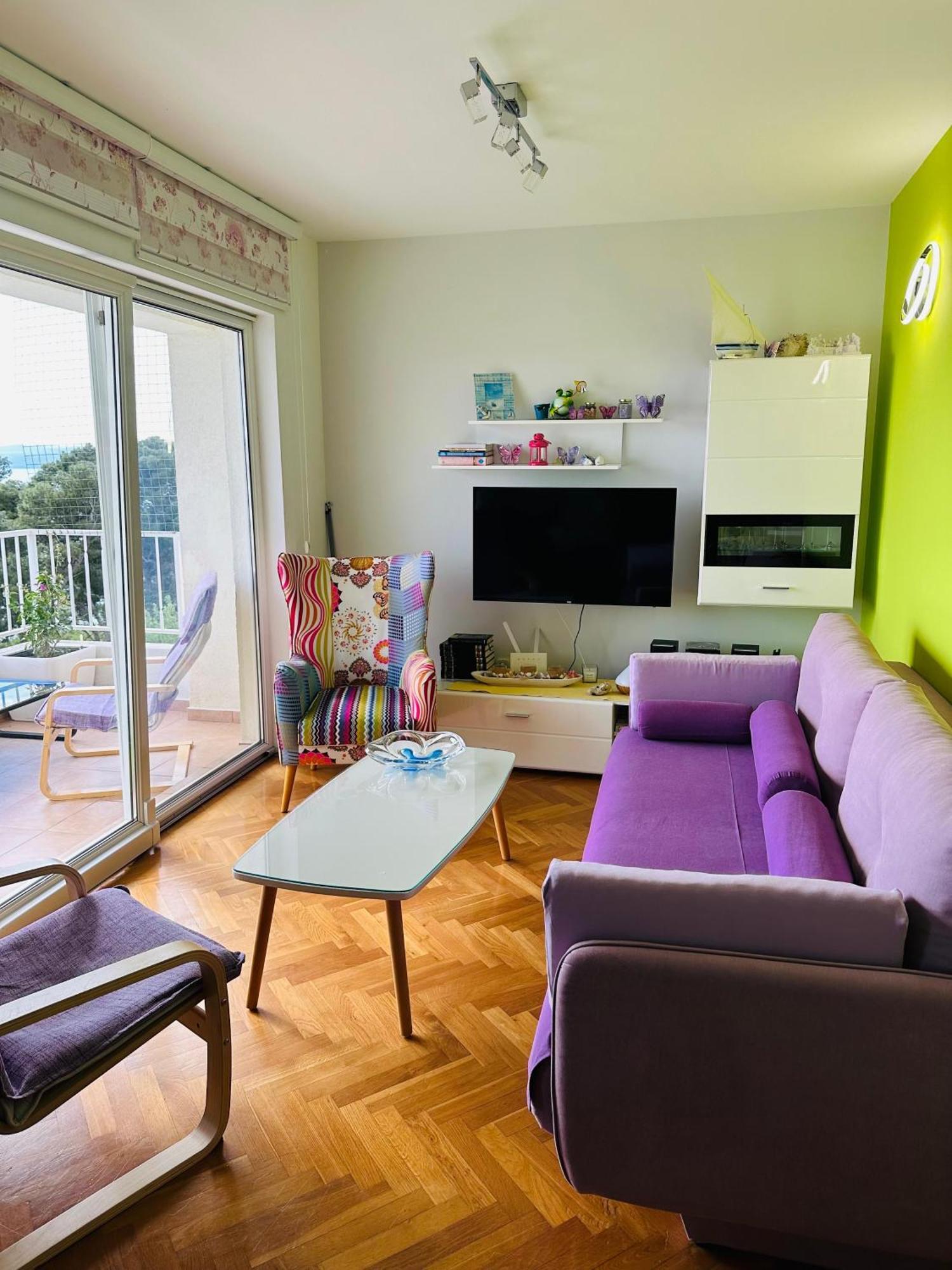 Family With A Sea View And A Free Parking